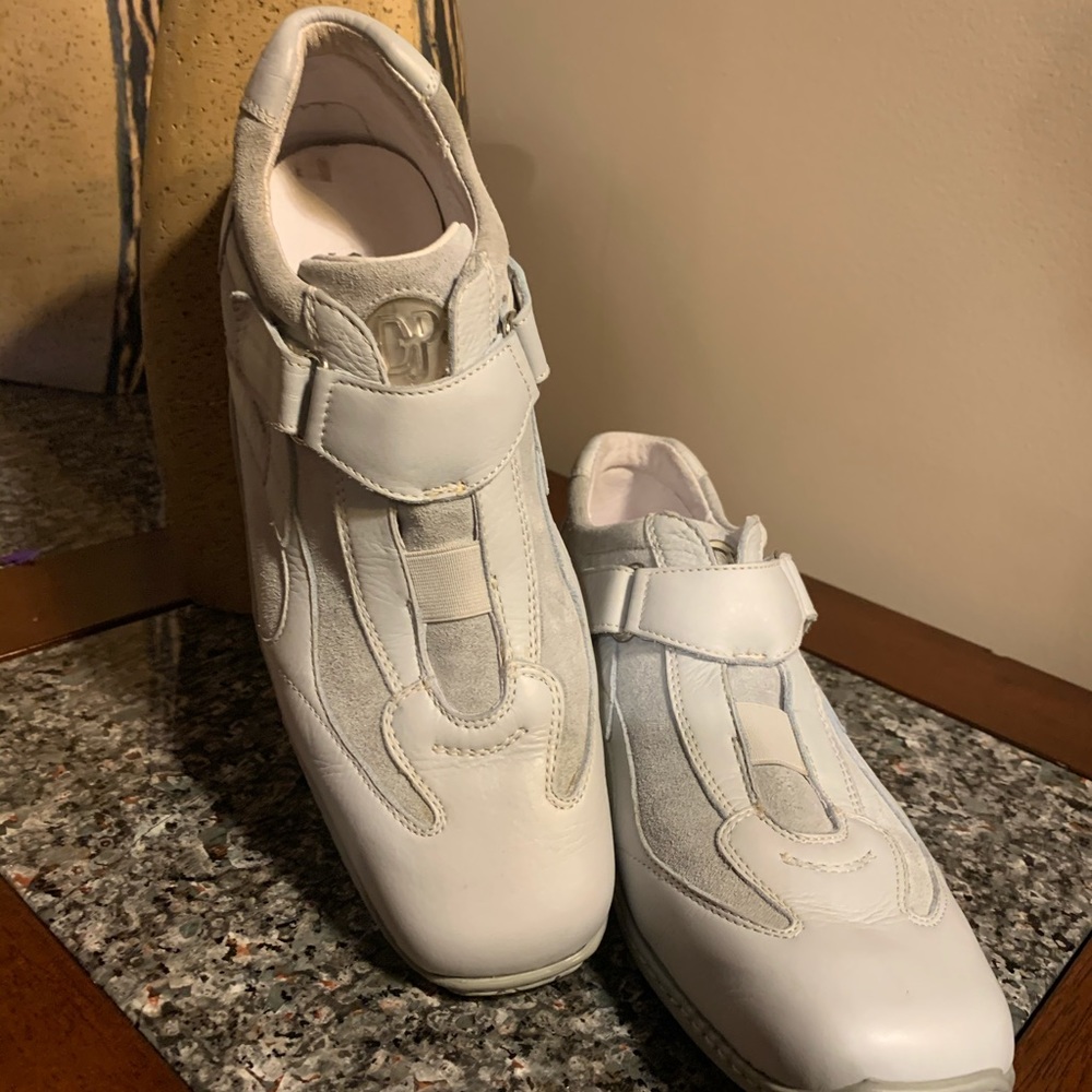 Donald Pliner fashion sneakers WORN ONCE size 8.5